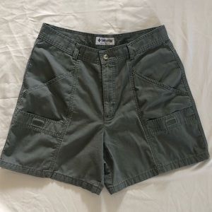 Columbia size 14 Women’s Olive/Army Green Shorts